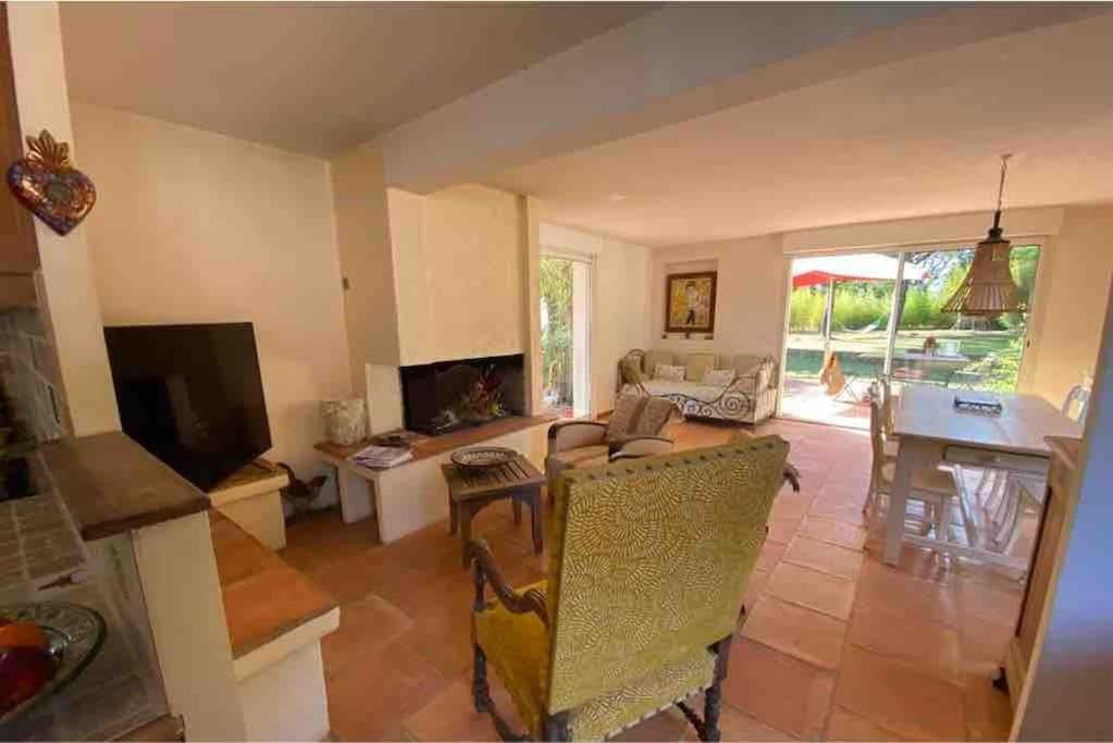 Petit Mas Calme Typique Du Sud ! Villa Valergues Exterior photo